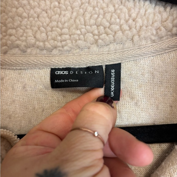 Women’s Oversized Cream Sherpa Sweater - Picture 2 of 5